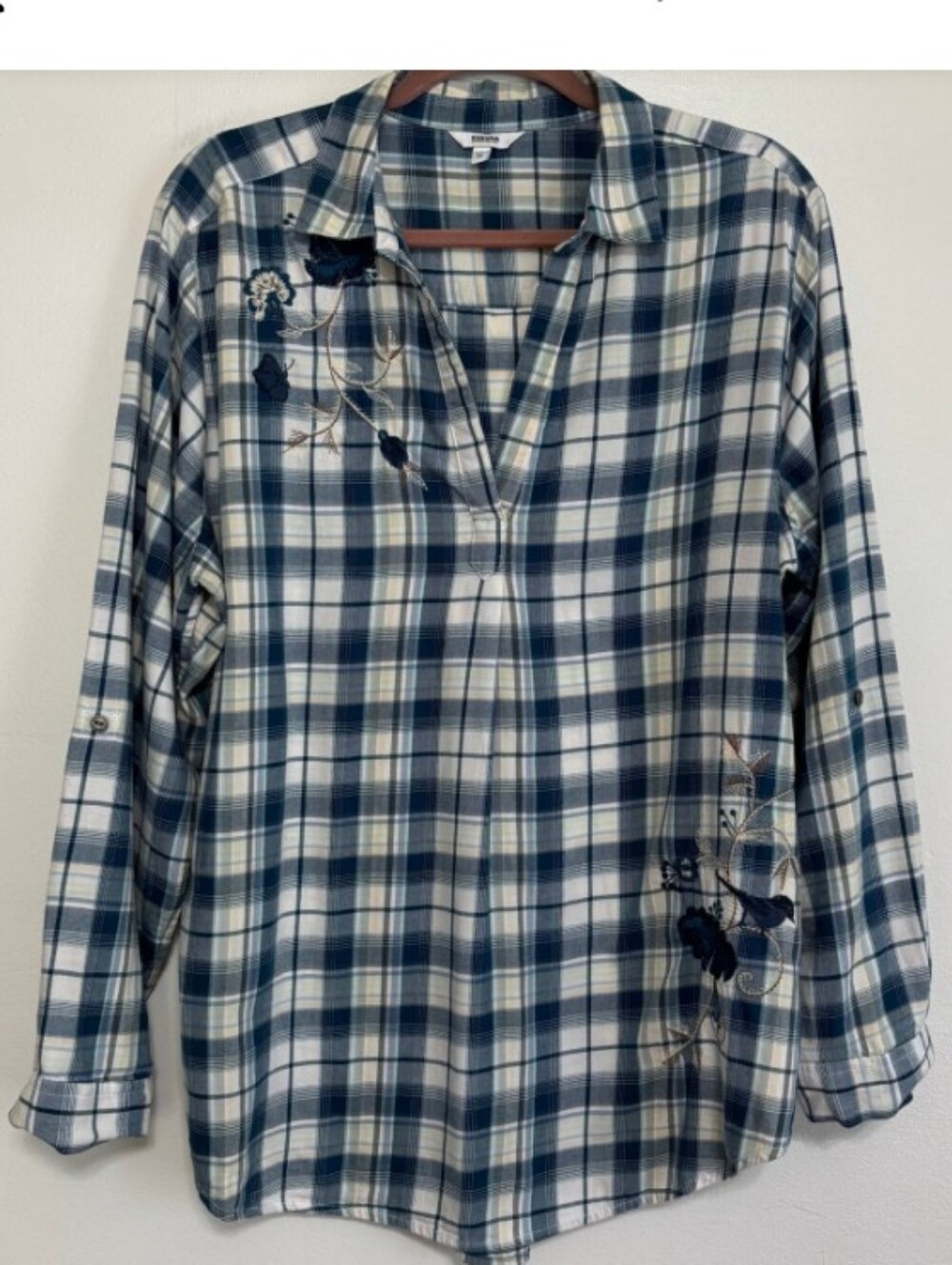 Tantrums Sz XL Cotton Blue & White Plaid Embroidered Top W Floral & Bird Accents